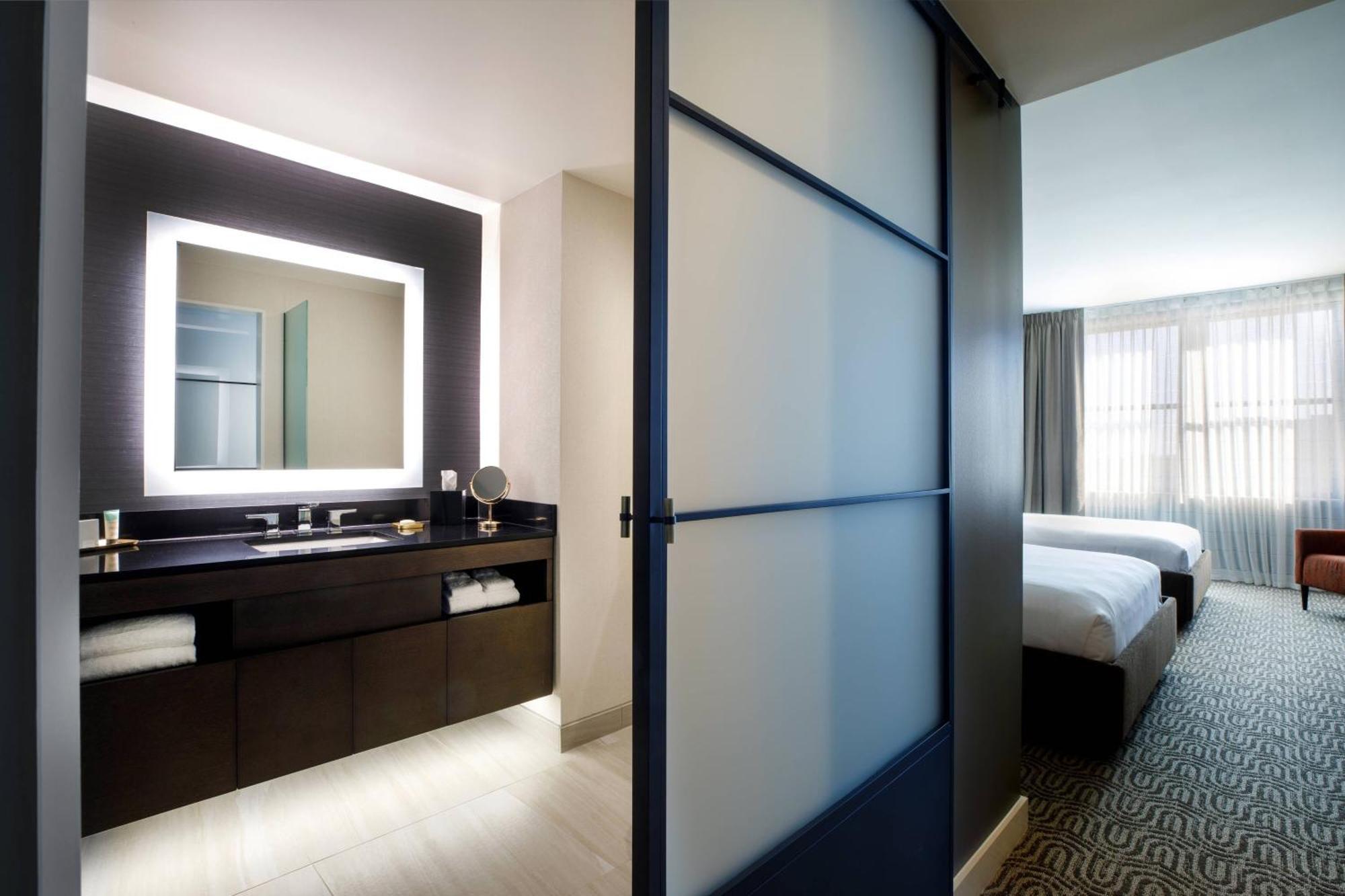 Hotel Vin, Autograph Collection 4*